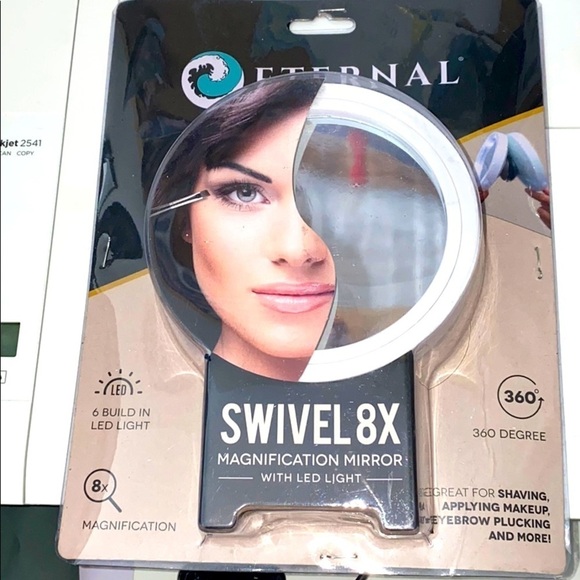 LED Magnification Swivel Mirror - Picture 1 of 2